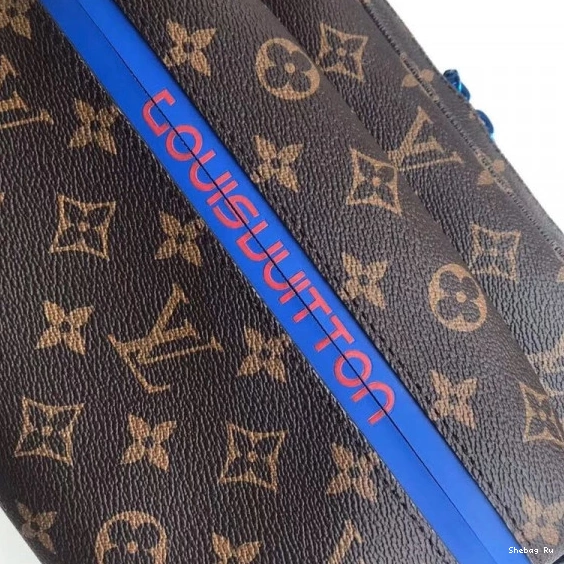 Vuitton Messenger Louis 0813